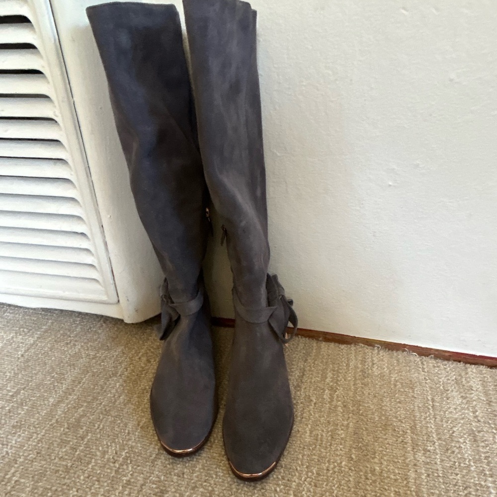 NWOB TED BAKER Lykla Suede Knee high boot in Grey size 9